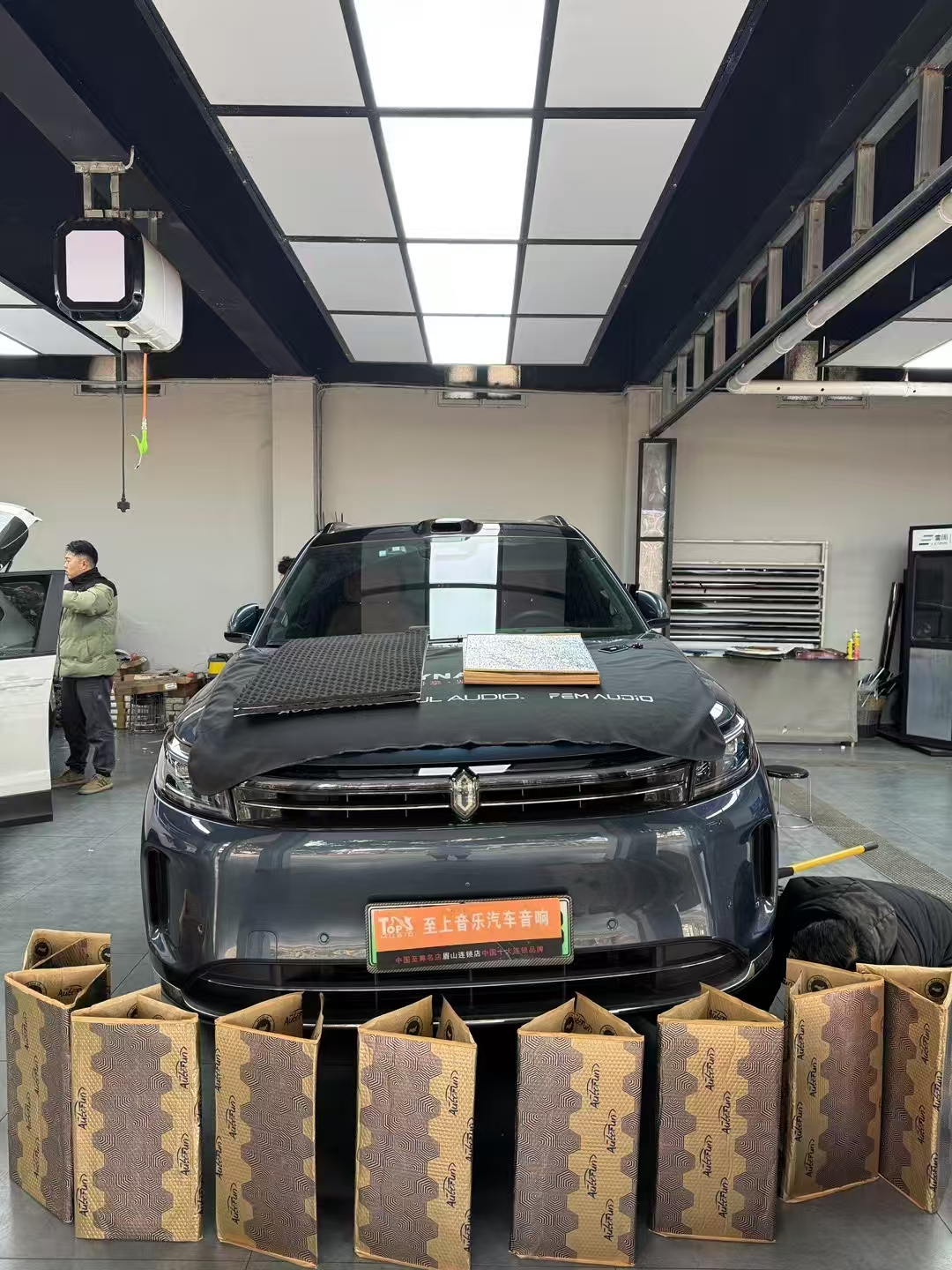 问界M7四轮四门隔音，出行更安静舒适