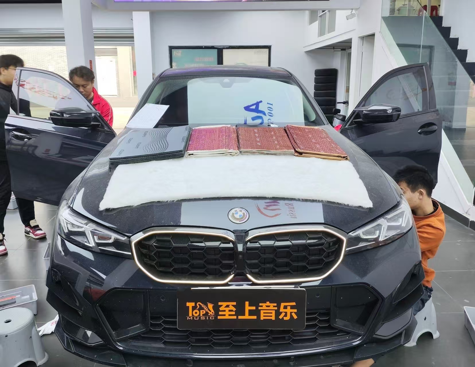 宝马325li四门四轮隔音，营造安静的驾...